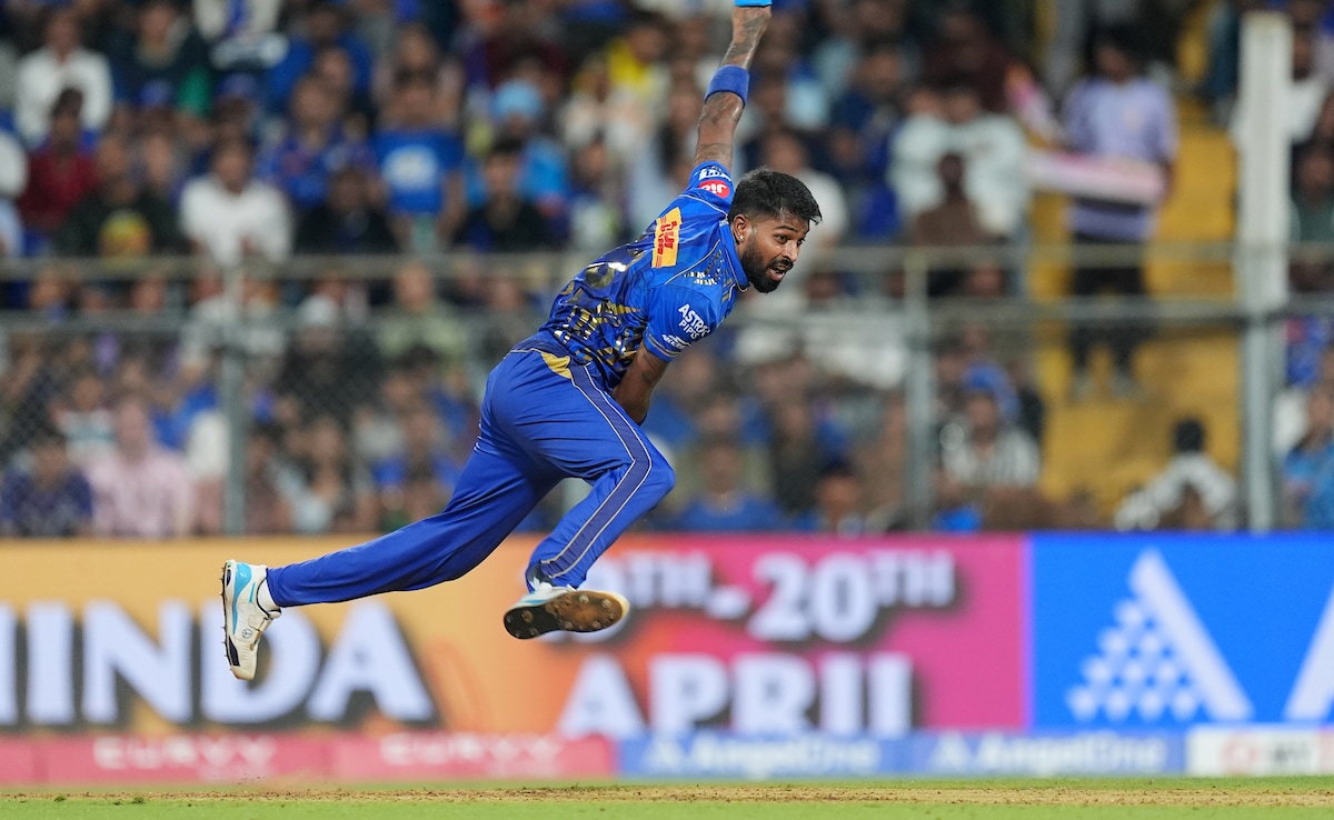 Sunil Gavaskar Slams MI Skipper Hardik Pandya For Poor "Last Over" Call vs GT