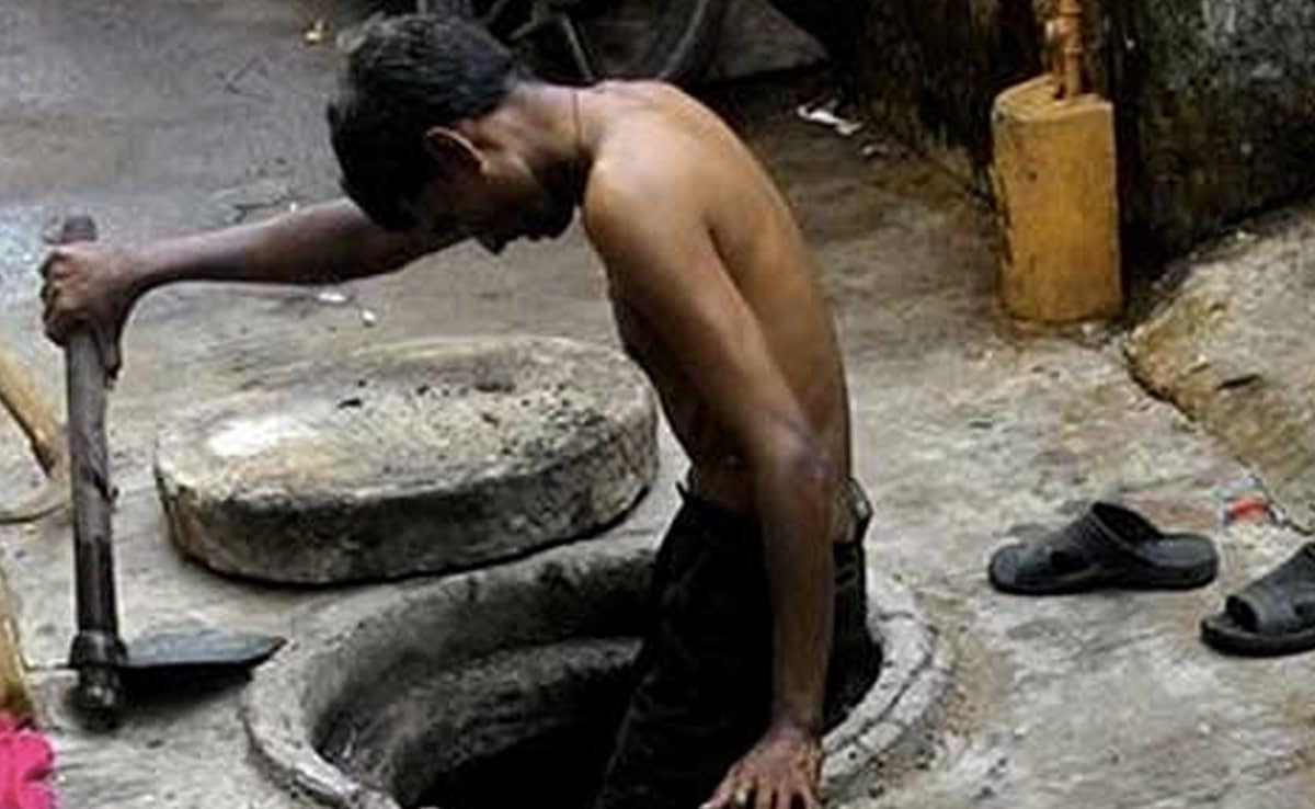 Nearly 4,000 Manual Scavengers In Delhi To Receive PPE Kits Ahead Of Monsoon