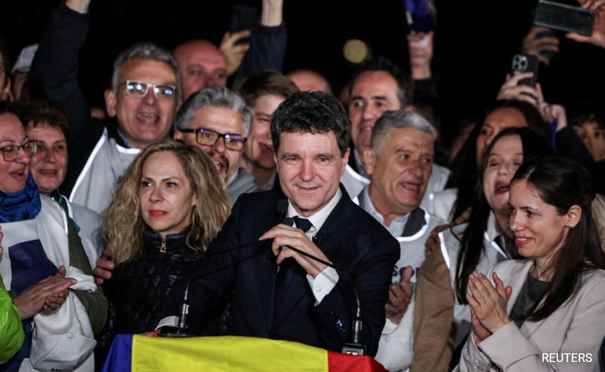 Pro-EU Liberal Beats Far Right Rival In Romania Presidential Polls