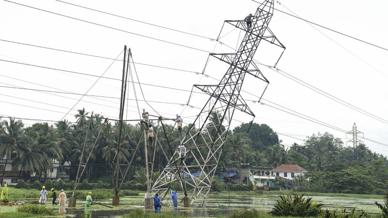 Kerala: Intense rains across the state, five districts on red alert