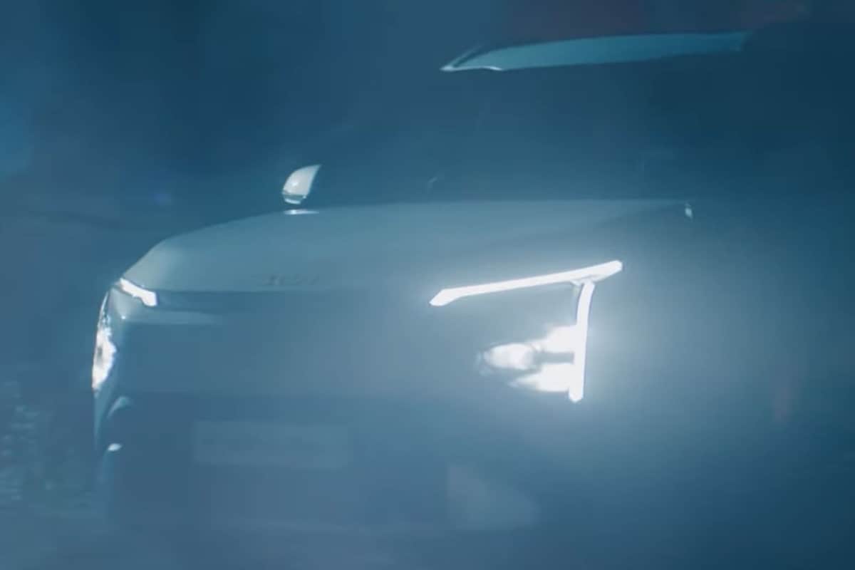 Kia Clavis MPV Teased Ahead Of May 8 Launch- To Replace Carens?