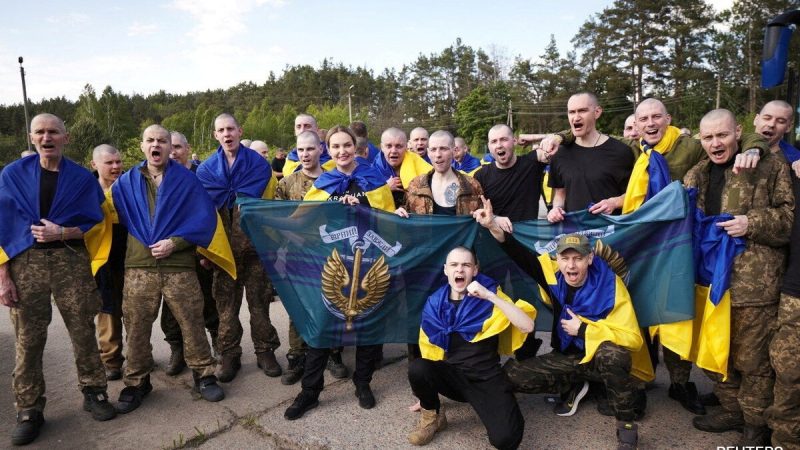 Russia, Ukraine Each Free First 390 Prisoners In Start Of War's Biggest Swap