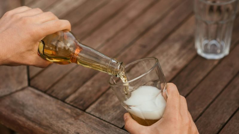 How To Pour Beer Without The Mess? 4 Pro Tips To Get It Right Every Time
