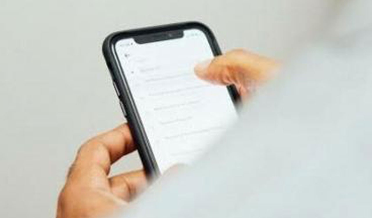 Smartphones surpass petroleum and diamonds to become India’s top export in FY25