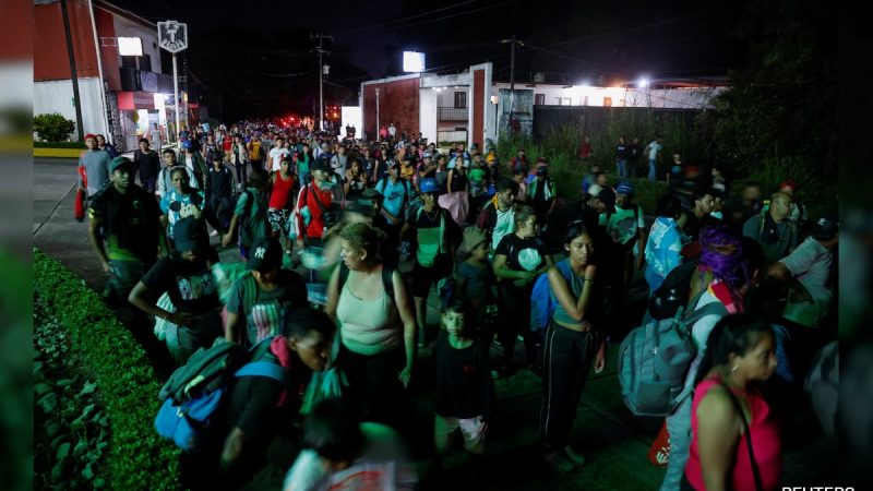 US Offers $1,000 And Pay For Travel To Migrants Who Self-Deport