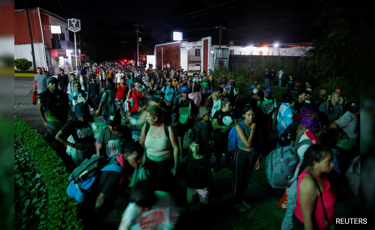 US Offers $1,000 And Pay For Travel To Migrants Who Self-Deport