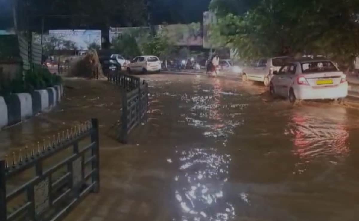 Water Pipe Bursts In Guwahati, Causes Waterlogging, Traffic Disruption