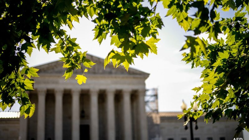 US Supreme Court Blocks Trump Bid To Resume Venezuelan Deportations