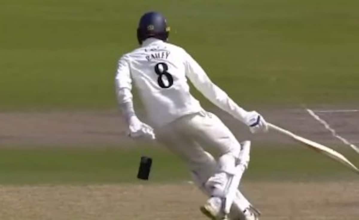 "Illegal, Surely?" Internet Left Stunned As Mobile Phone Slips Out Of Cricketer's Pocket Mid-Match