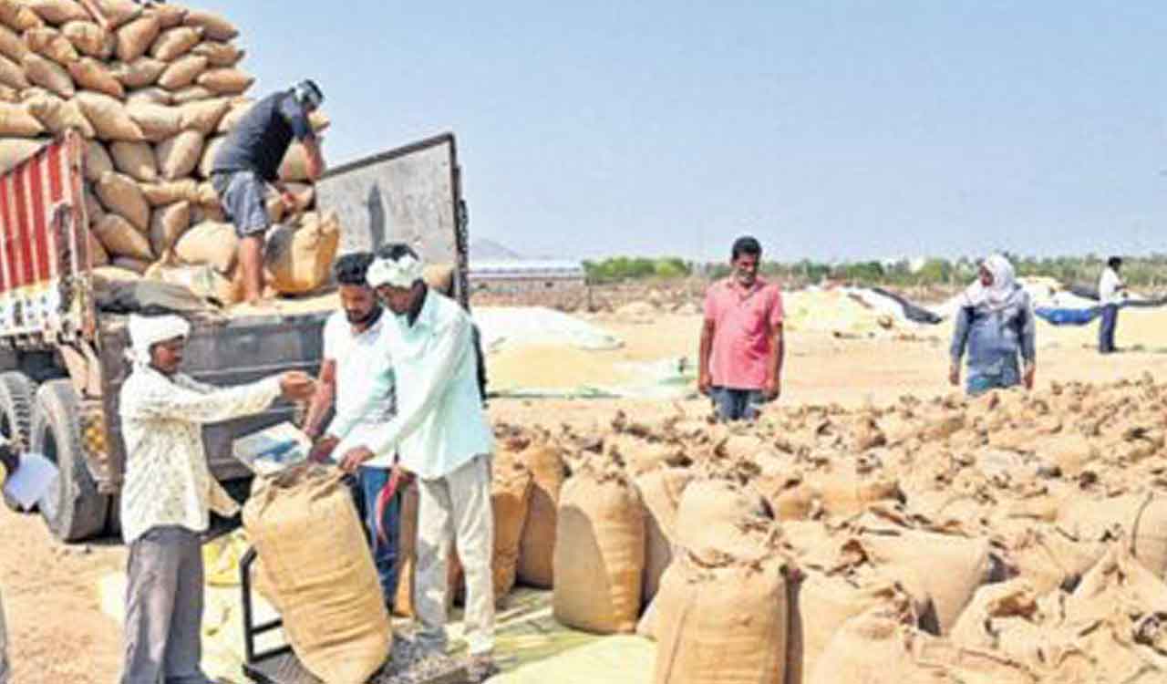 Telangana: Hit by delays in paddy procurement, Rabi farmers cry for attention