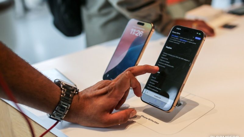 Opinion: Apple Desperately Needs The AI Help It's Seeking