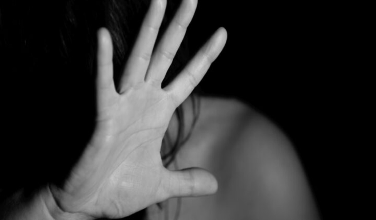Doctor working in Mahabubabad govt hospital rapes, cheats woman doctor from Hyderabad