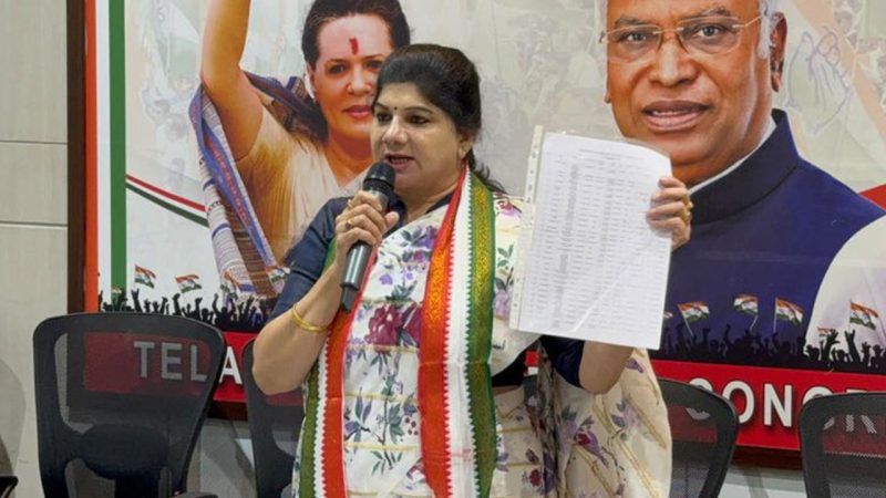 Telangana: Mutiny continues in Congress as Mahila wing raises objections against State leadership