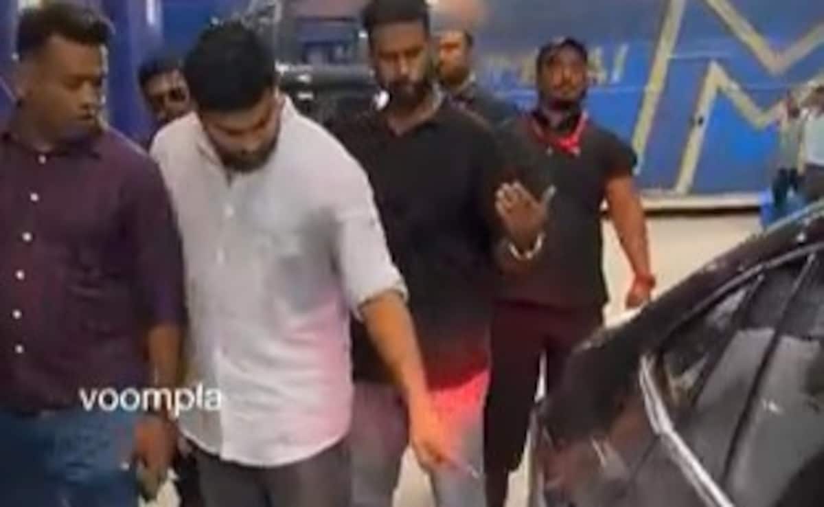 Watch – "<i>Yeh Kya Hai</i>?": Rohit Sharma Jokingly Scolds A Man, Reason Is Dent In His Car
