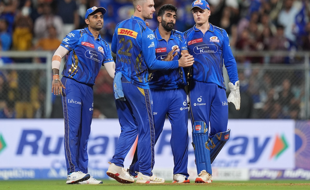 Mitchell Santner Hails Jasprit Bumrah After MI's Qualifies For IPL 2025 Playoffs