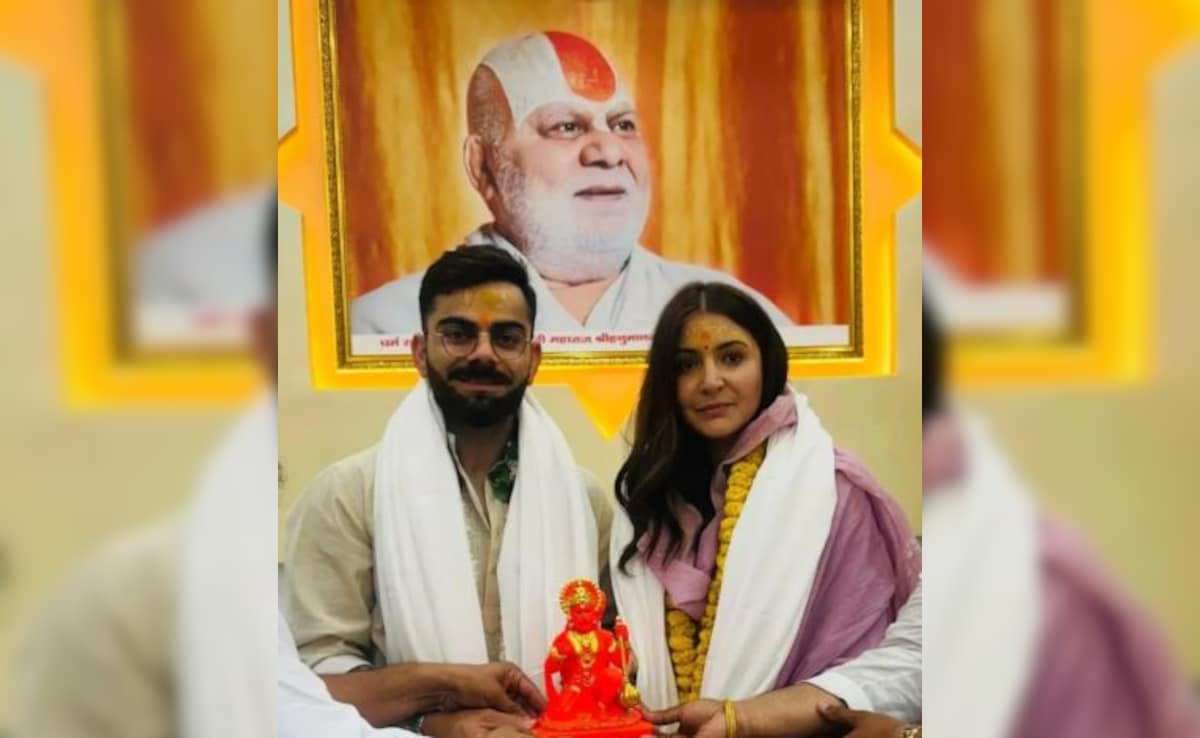 Viral: Virat-Anushka Offer Prayers At Hanuman Garhi Temple In Ayodhya